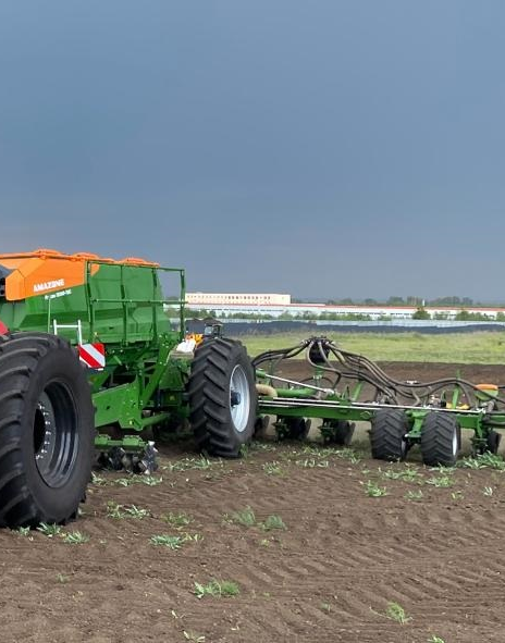 Traktor Osnashhennyj Datchikami Avtopilota